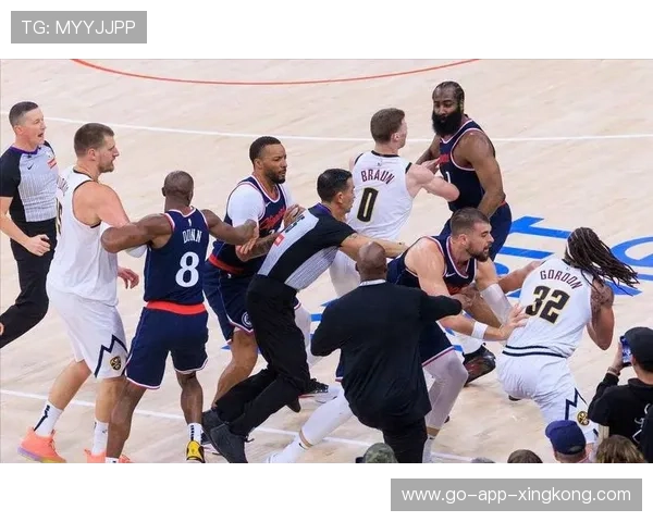 戴维斯篮板与得分齐飞,洛杉矶主场报捷 戴维斯篮板与得分齐飞,洛杉矶主场报捷