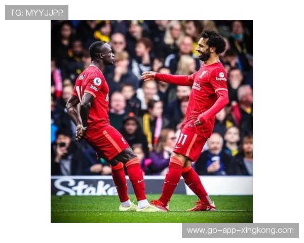 英超利物浦边线穿插多次奏效，门前混战取分