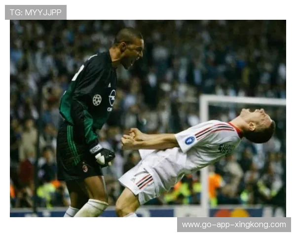 尤文弗拉霍维奇转身抽射门将无力阻挡——速度与技艺在瞬间交汇