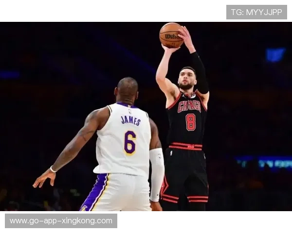 拉文干拔三分稳稳入网，公牛攻势稍有起色